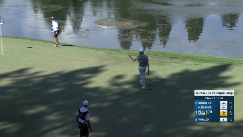 Nick Dunlap buries a 55-foot eagle putt to take the lead at Barracuda