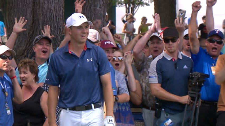 Jordan Spieth's birdie chip-in on 71st hole at DEAN & DELUCA