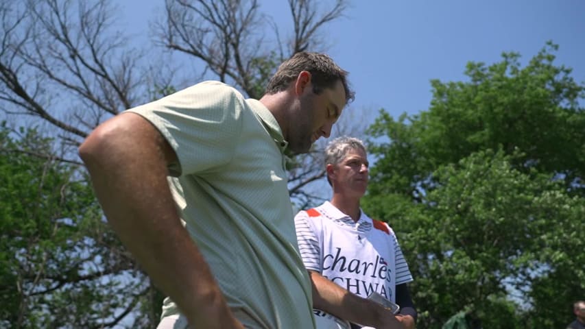 Players, caddies, fans observe moment of silence for Memorial Day at Charles Schwab