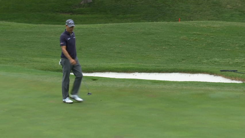 Kevin Kisner holes a long-range putt for birdie at DEAN & DELUCA