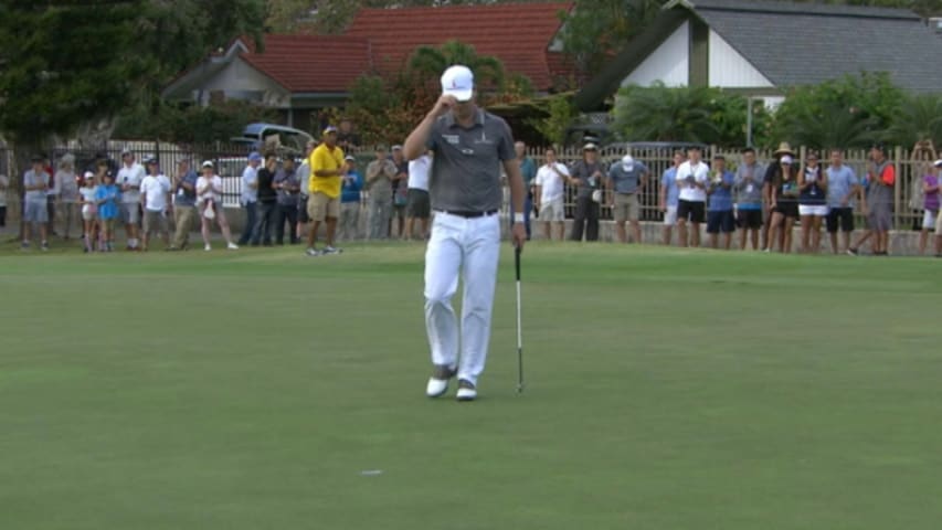 Zach Johnson drops in a 20-footer at Sony Open