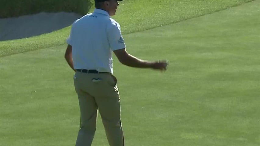 Matt Kuchar gets up-and-down for birdie on No. 17 at Genesis