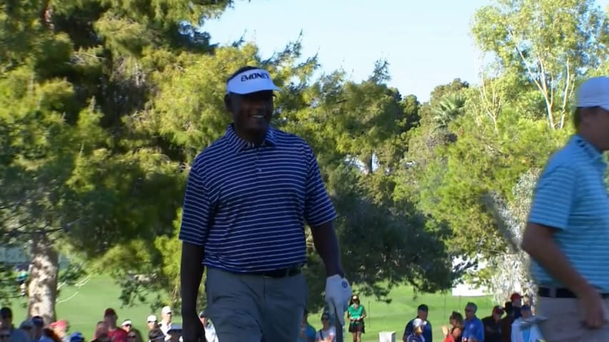 Vijay Singh sinks 25-footer for birdie at Schwab Cup Championship