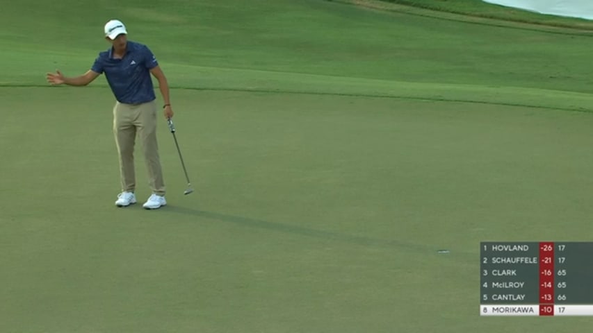 Collin Morikawa makes closing birdie putt at TOUR Championship