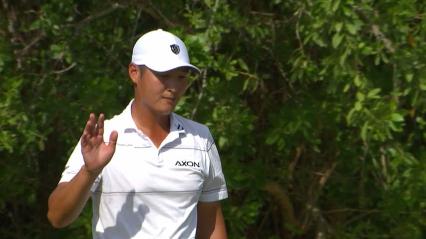 Danny Lee sinks birdie putt from the fringe at Mayakoba