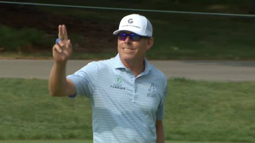 Justin Leonard drains long range birdie from across the green at Ascension