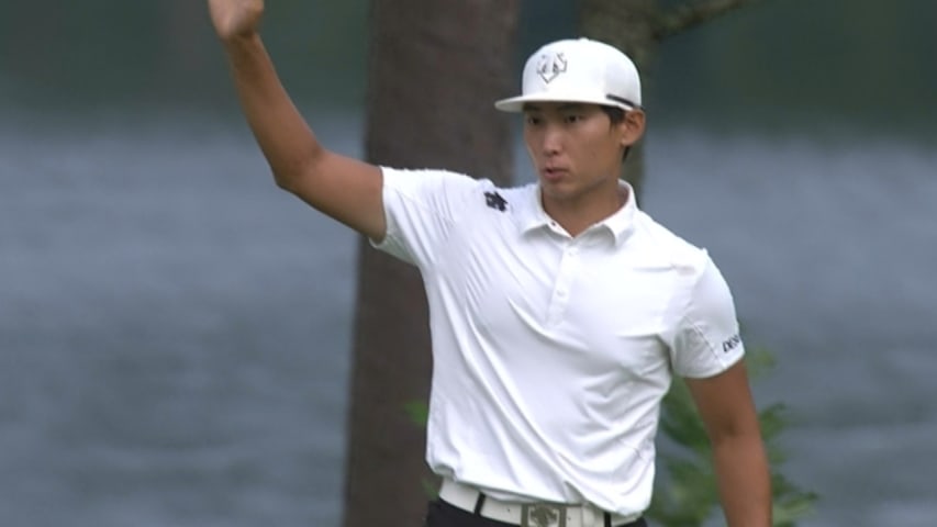 Whee Kim sinks his putt for birdie on the 72nd hole at Barbasol