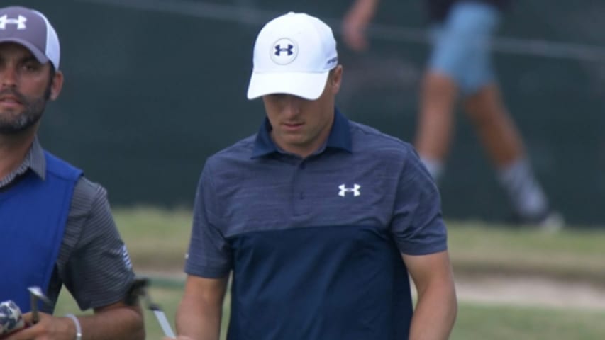 Jordan Spieth dials up a solid wedge at Sony Open