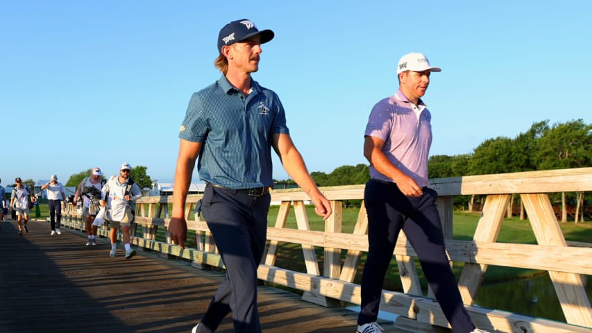 Jake Knapp leads by one at THE CJ CUP