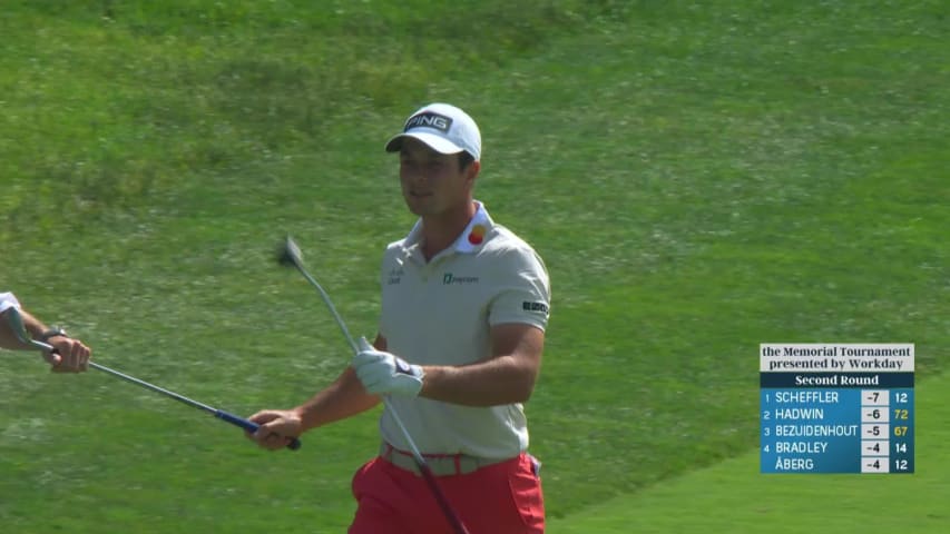 Viktor Hovland attacks flagstick to set up birdie at the Memorial