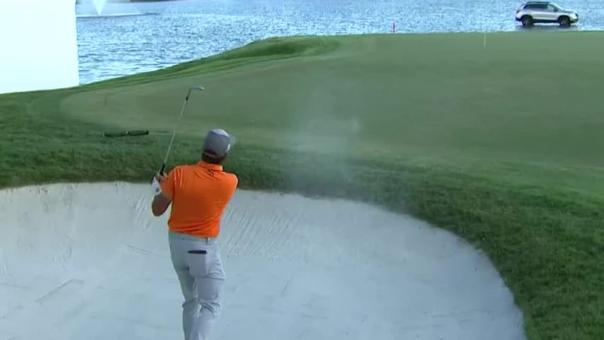 Rickie Fowler gets up-and-down for birdie and share of the lead at Honda