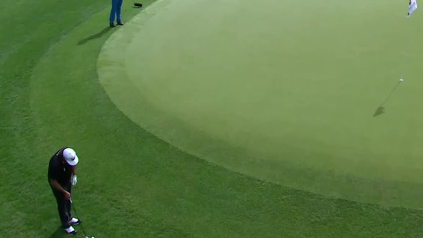 Pat Perez drains 26-foot birdie chip shot at Wells Fargo