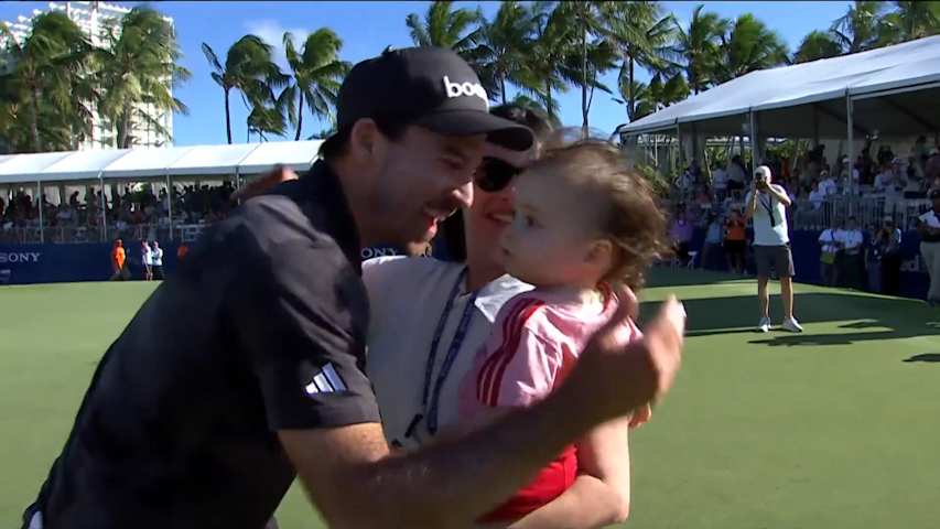 Nick Taylor holes birdie putt to win Sony Open