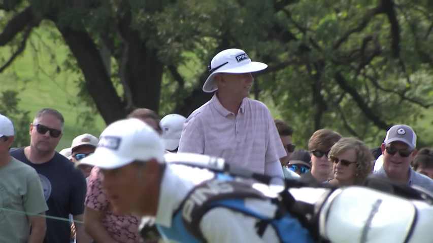 Kevin Sutherland makes birdie on No. 18 at Principal Charity Classic