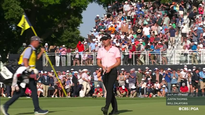 Justin Thomas powers drive onto green and birdies at PGA Championship