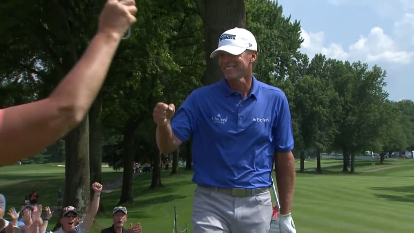 Steve Stricker holes chip shot for birdie at Kaulig Co. Championship