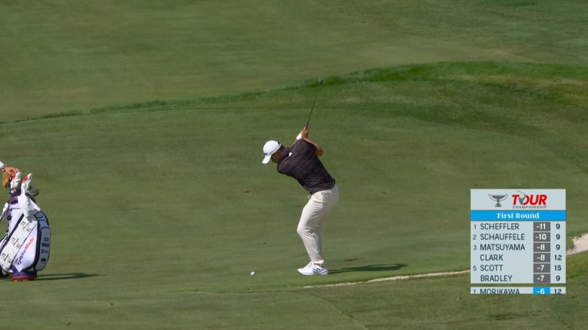 Collin Morikawa dials in approach to set up birdie at TOUR Championship