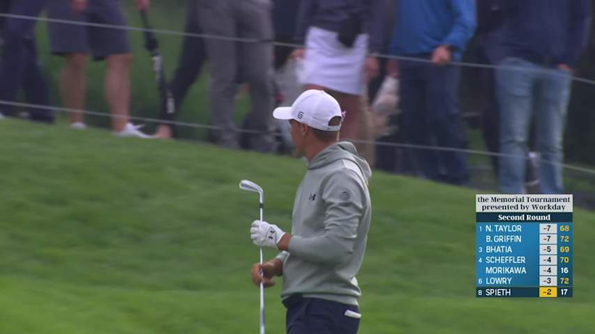 Jordan Spieth makes improbable birdie on No. 18 at the Memorial to get to 3-under