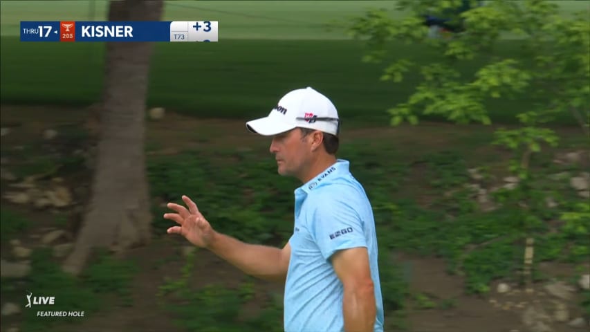 Kevin Kisner sinks a 26-foot birdie putt at Charles Schwab