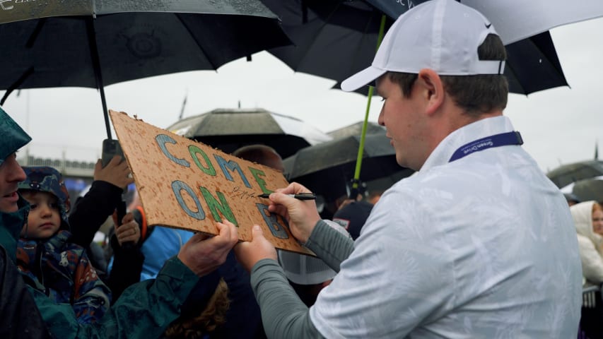 Robert MacIntyre signs autographs for fans at Genesis Scottish Open