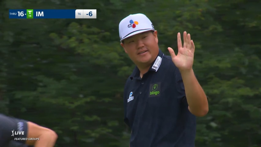 Sungjae Im makes a 23-foot birdie putt at John Deere