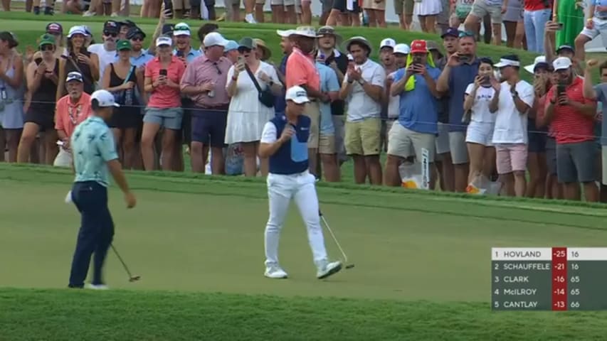 Viktor Hovland rolls in 11-footer for birdie on No. 17 at TOUR Championship