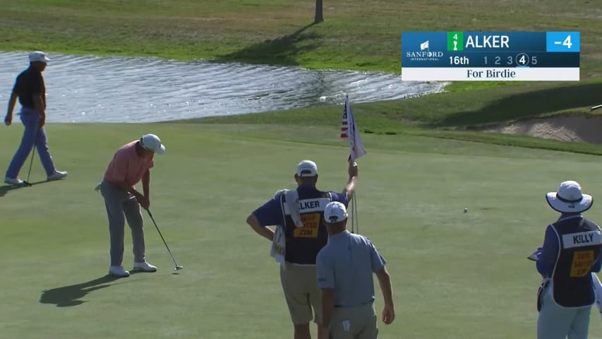 Steven Alker sinks birdie putt at Sanford International