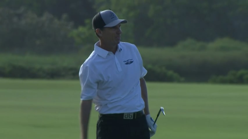 Steven Alker sticks approach to set up birdie at Mitsubishi