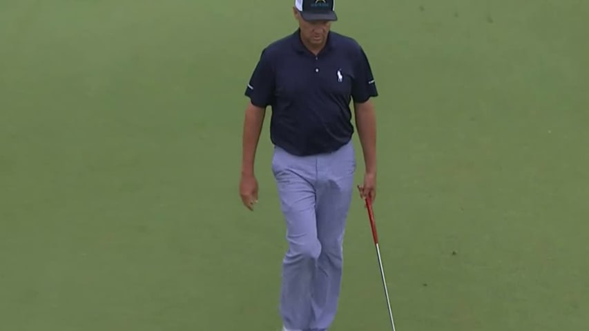 Davis Love III sinks long putt to birdie No. 17 at Barbasol