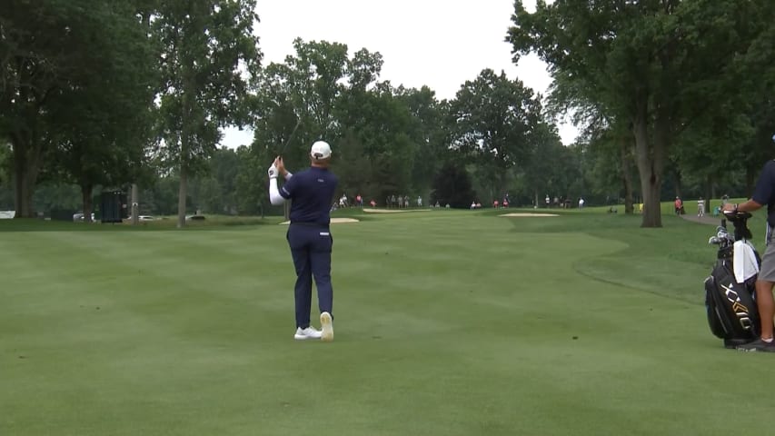 Ernie Els sinks long birdie putt to take lead at Kaulig Co. Championship