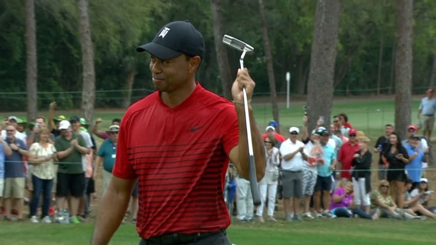 Tiger Woods drains a monster birdie putt on No. 17 at Valspar