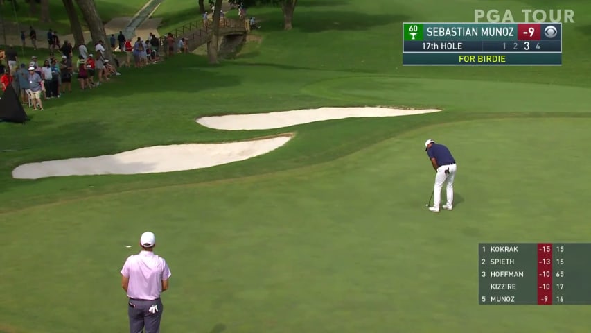 Sebastián Muñoz holes 22-foot birdie putt at Charles Schwab