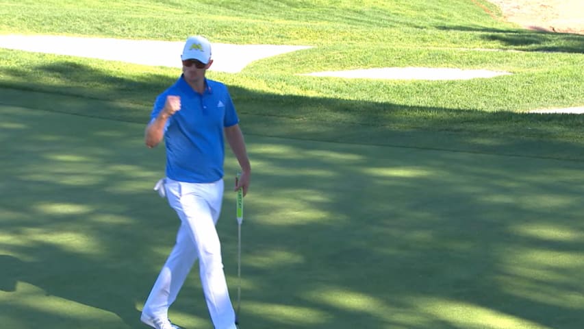 Justin Rose drops in a 24-foot birdie putt at Farmers