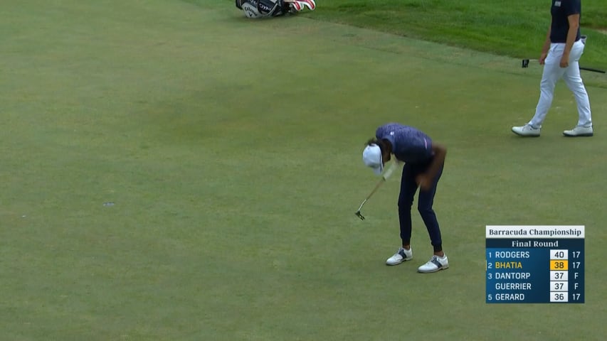 Akshay Bhatia drains clutch putt for birdie to tie the lead at Barracuda