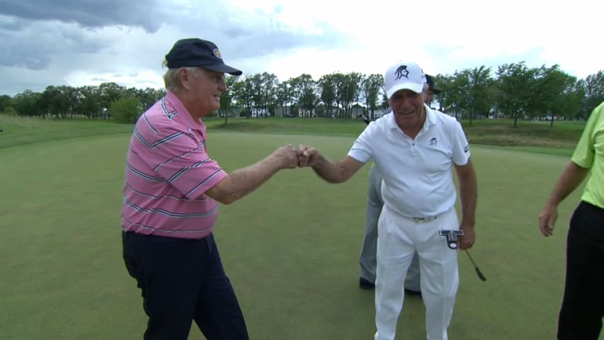 Jack Nicklaus sinks a birdie at 3M Championship