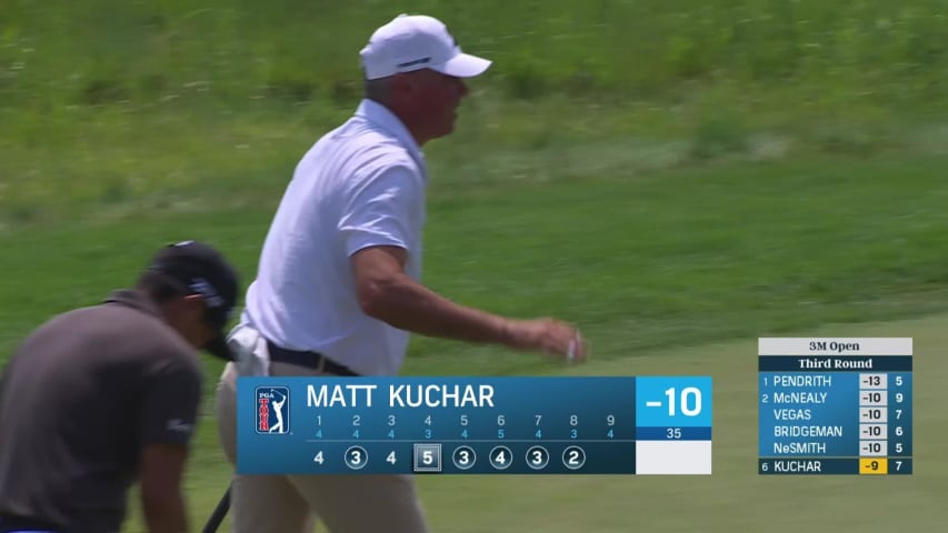 Matt Kuchar sinks a 21-foot birdie putt on No. 8 at 3M Open