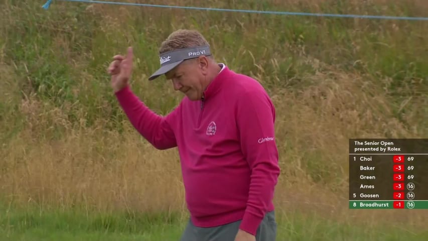 Paul Broadhurst sinks long putt for birdie at The Senior Open