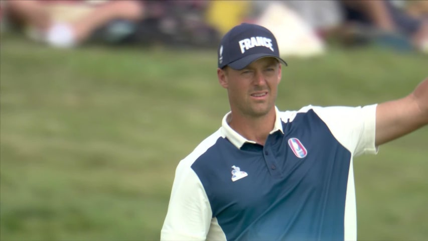 Victor Perez confidently rolls in 21-footer for birdie at Olympic Men's Golf