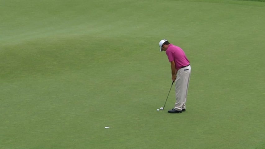 Robert Streb wedges home a 5-footer on No. 18 to tie the lead at The Greenbrier