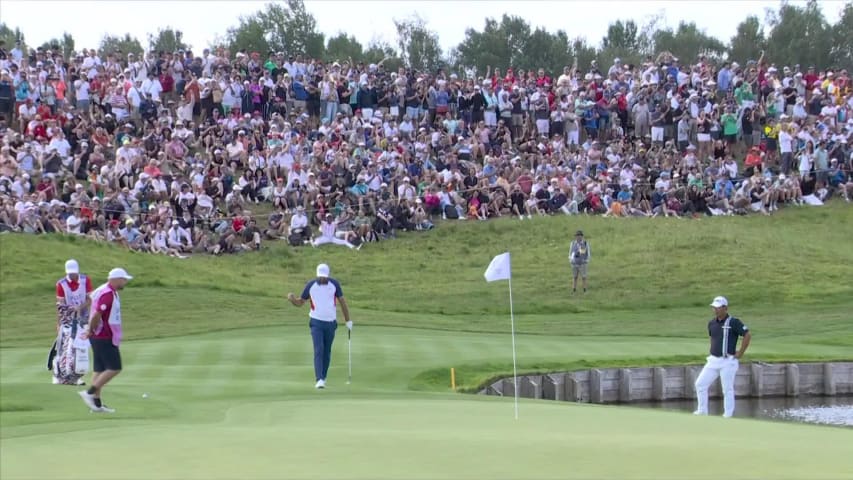 Scottie Scheffler chips in for birdie at Olympic Men's Golf