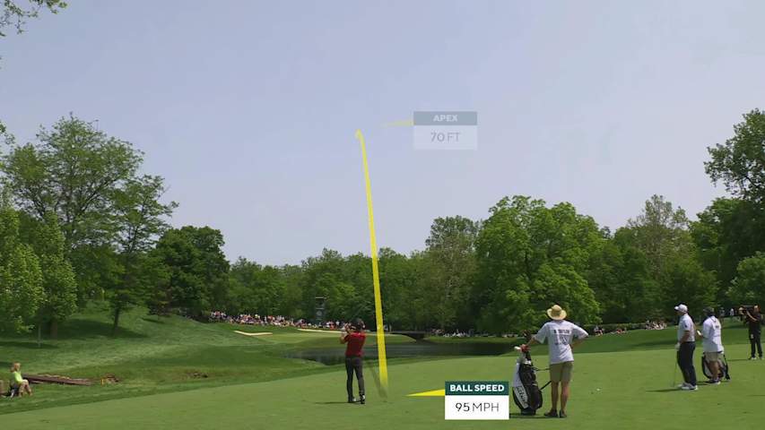 Nick Taylor knocks in birdie putt to keep pace at the Memorial