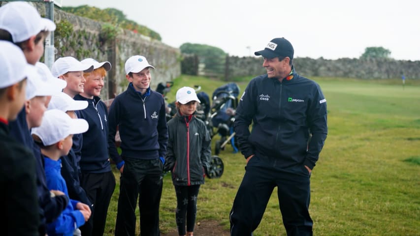 Viktor Hovland vs. 11 junior golfers in Scotland