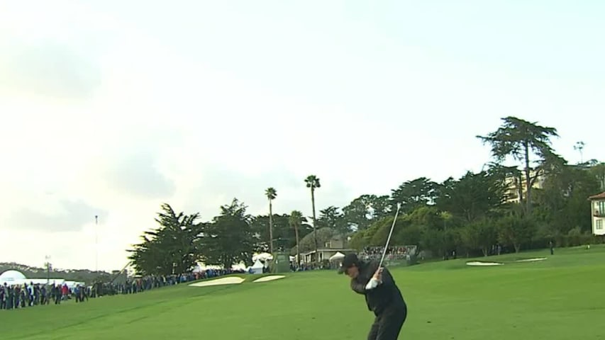 Phil Mickelson sticks approach to set up birdie at AT&T Pebble Beach
