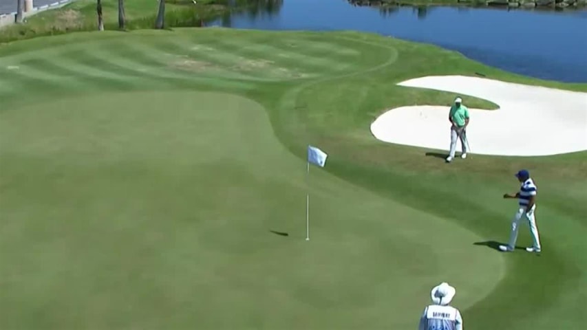 Jhonattan Vegas chips in for birdie at Puerto Rico