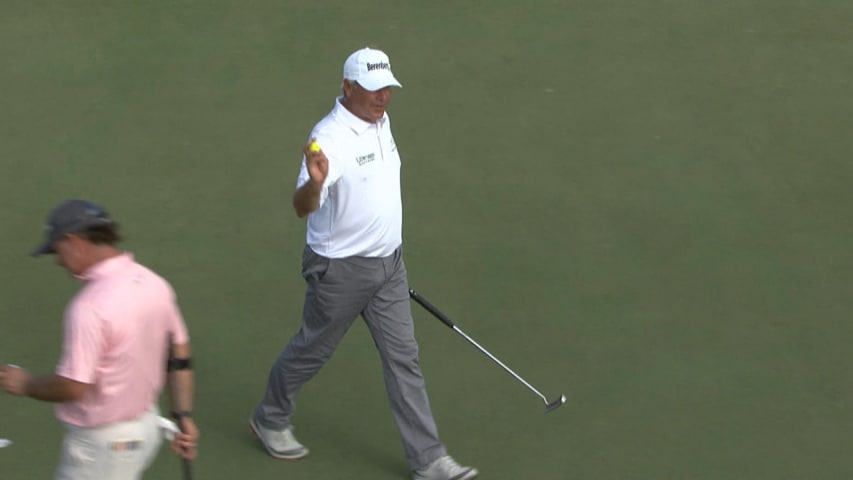 Fred Couples sticks approach to set up birdie at Mitsubishi Electric