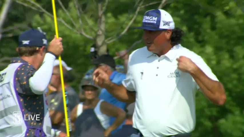 Pat Perez gets up-and-down for birdie at 3M Open