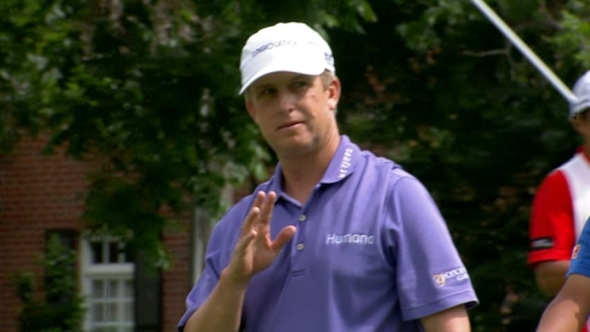 David Toms pours in a 15-foot birdie putt at Crowne Plaza