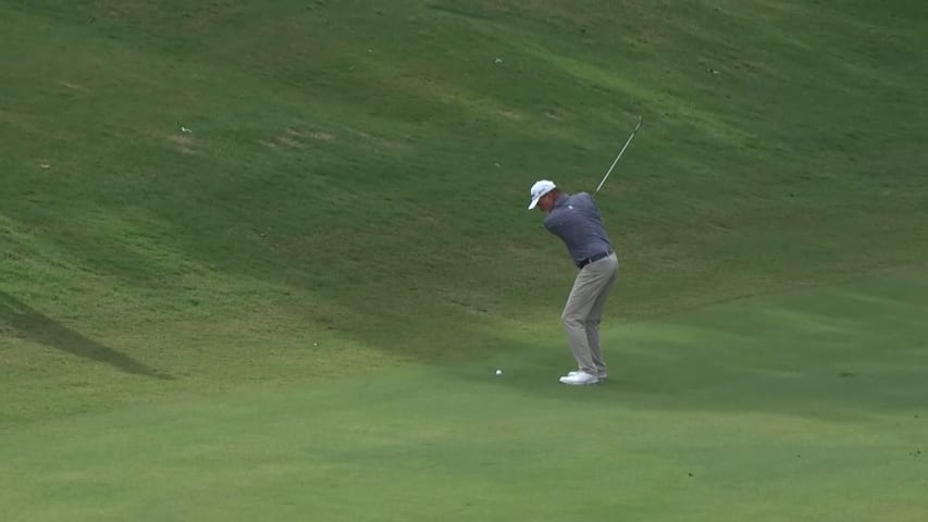 Jerry Kelly nearly holes out to set up birdie at Tradition