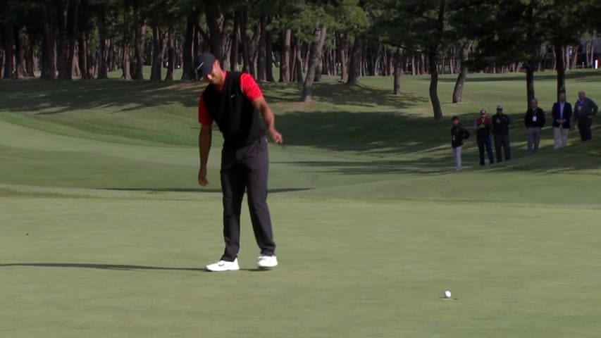 Tiger Woods walking in putts at ZOZO CHAMPIONSHIP