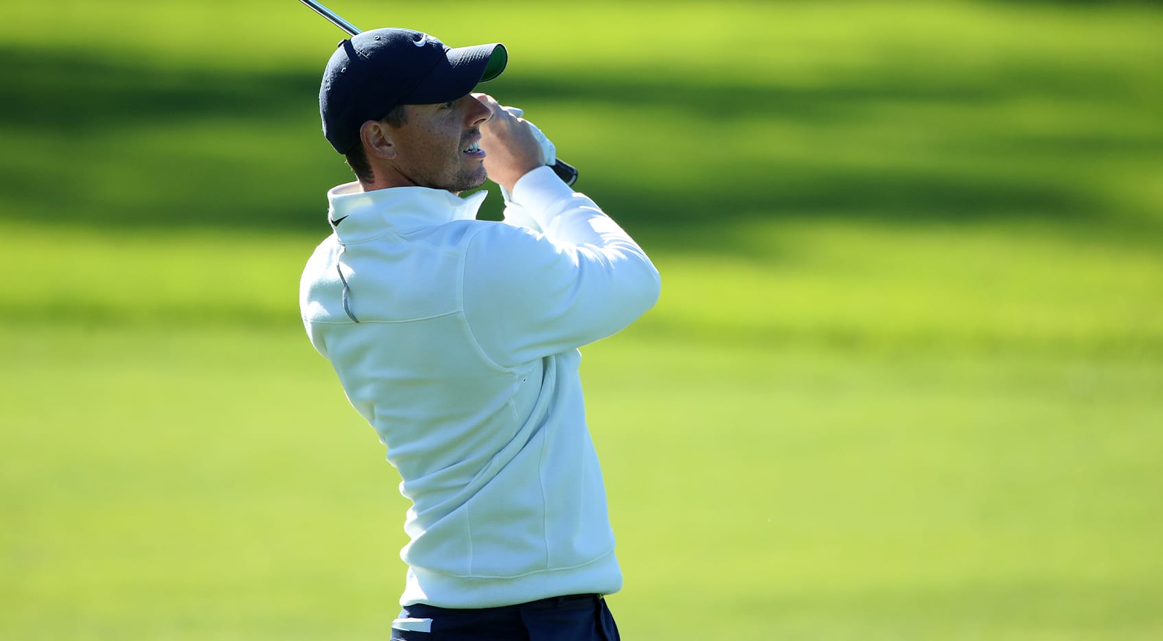 Rory McIlroy takes proper relief on No